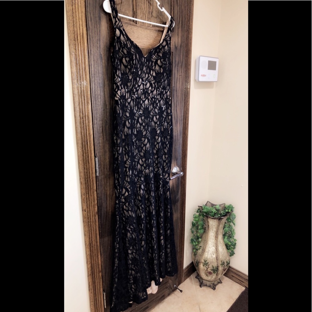 Women’s Formal Dress Size 10 Mermaid Black Betsy & Adam Sequins Lace Gown - Picture 4 of 8